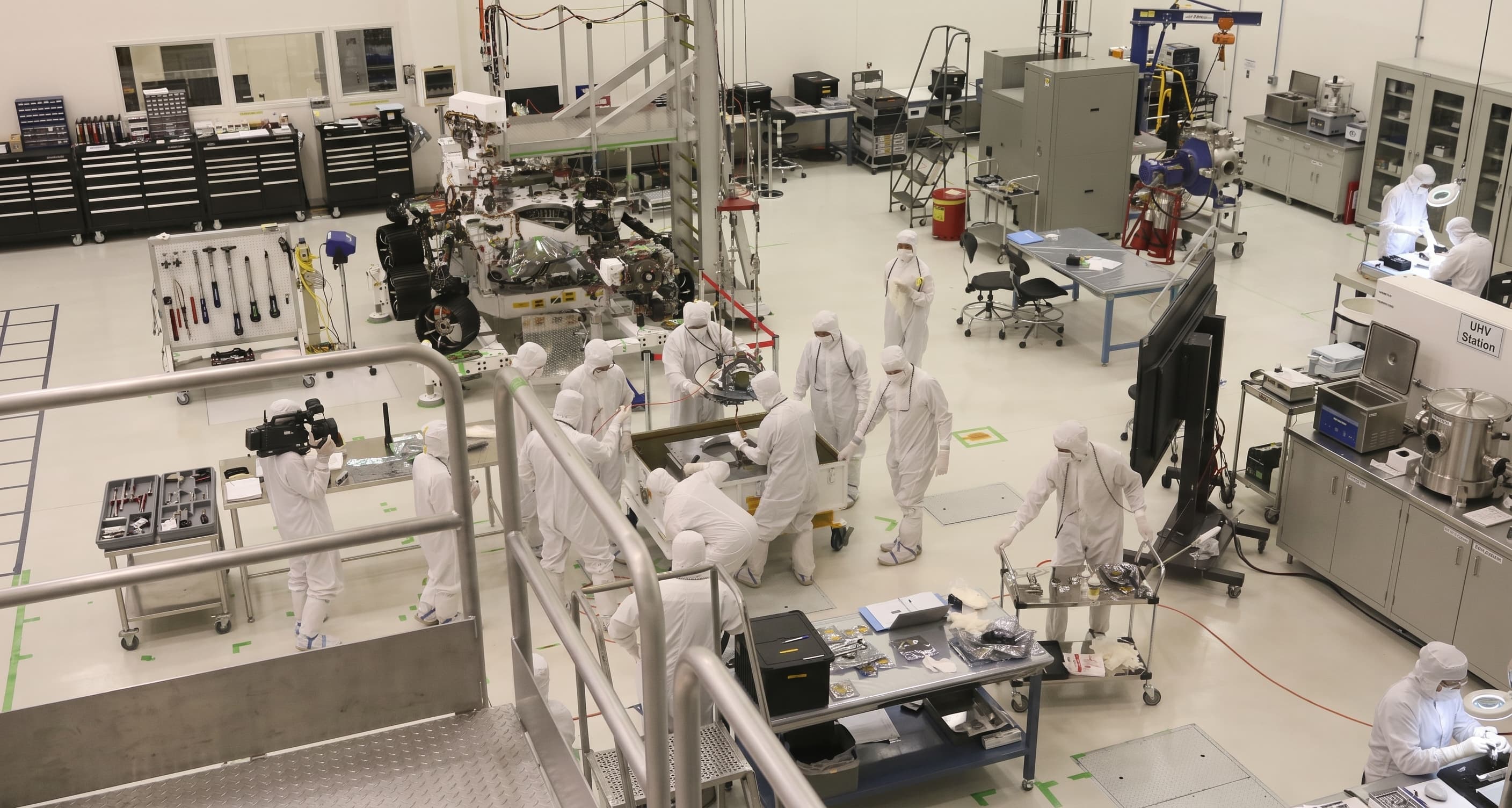 Cleanroom production of medical components